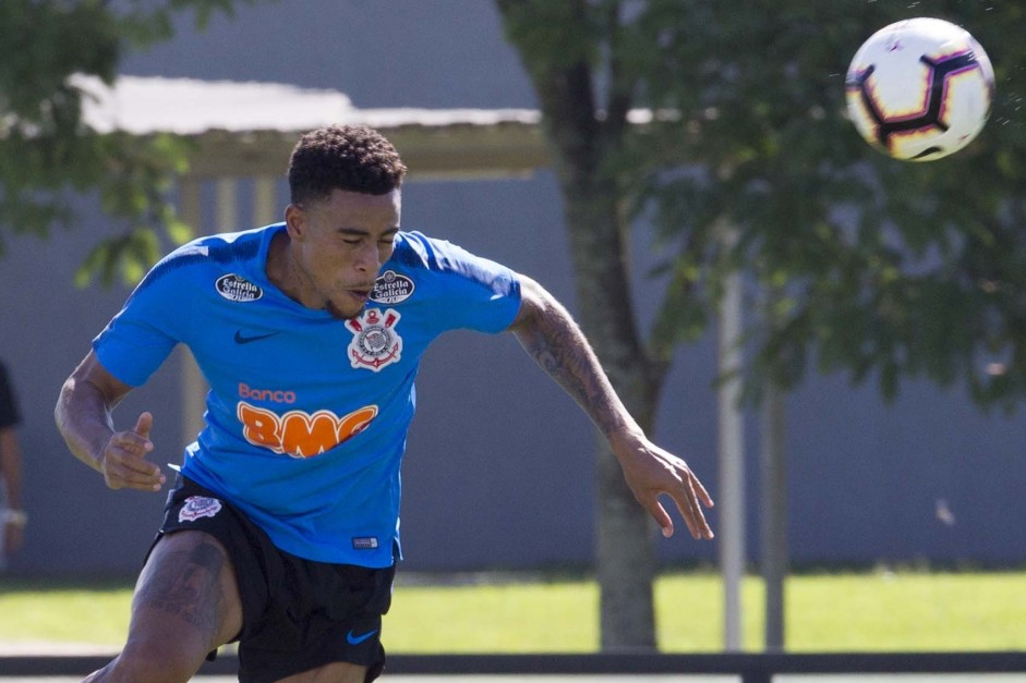 Gustavo j voltou a treinar com bola, mas segue fora de ao pelo Corinthians