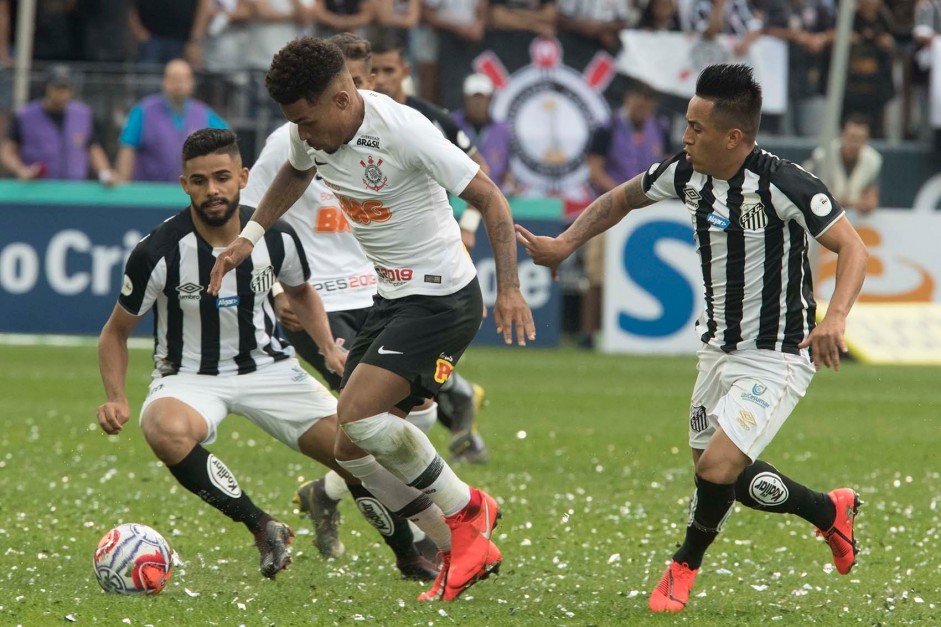 Volante Jnior Urso atuou ao lado de Ralf no meio campo do Corinthians durante jogo contra o Santos