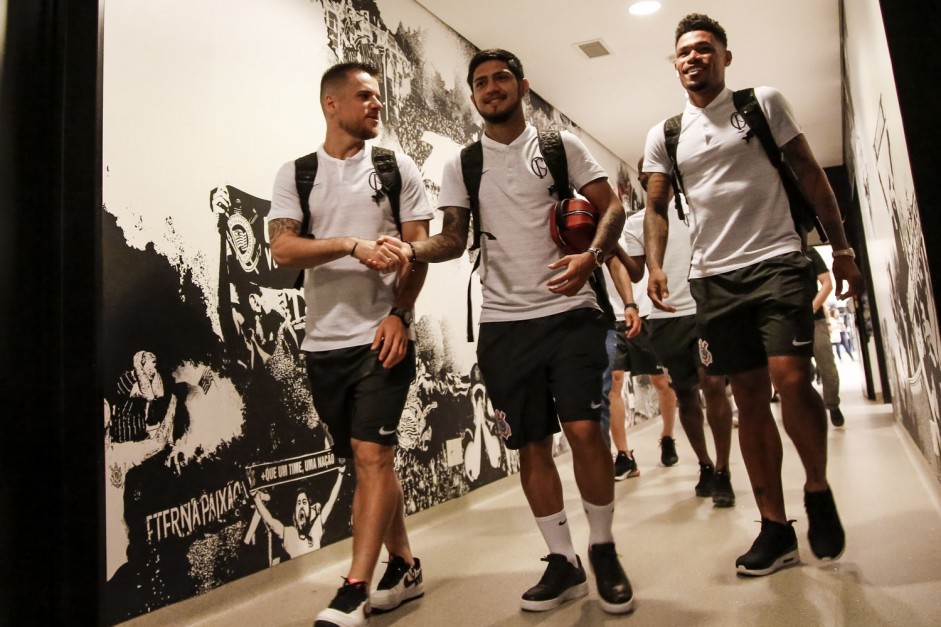 Ramiro, Sergio Daz e Jnior Urso chegam  Arena Corinthians para jogo contra o Oeste, pelo Paulista
