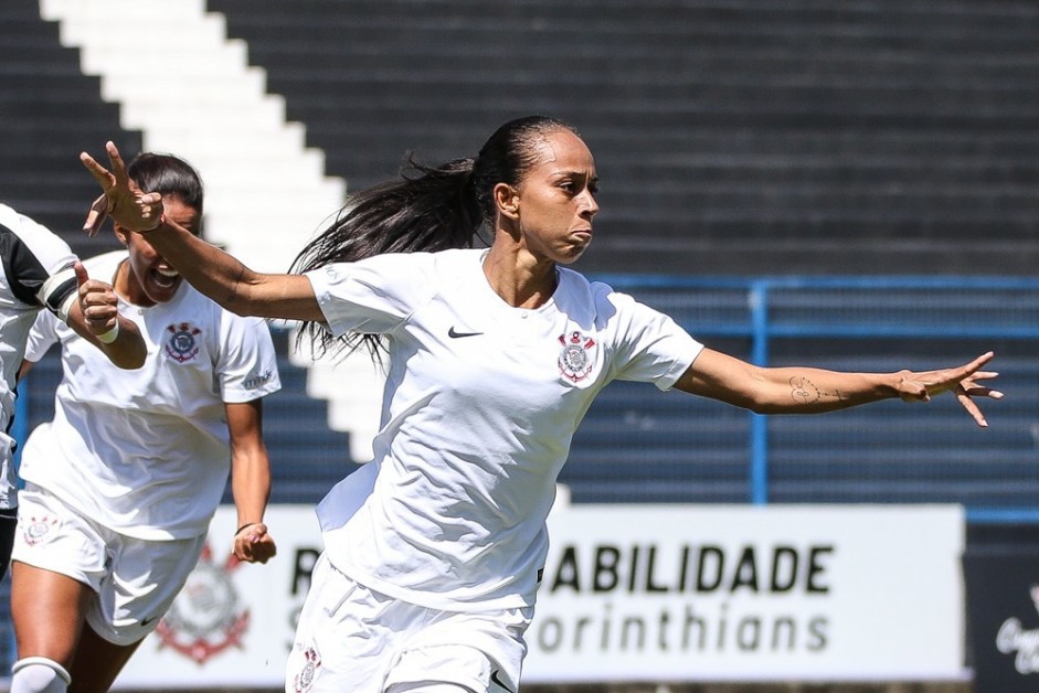 Adriana marcou o primeiro gol do Corinthians neste domingo