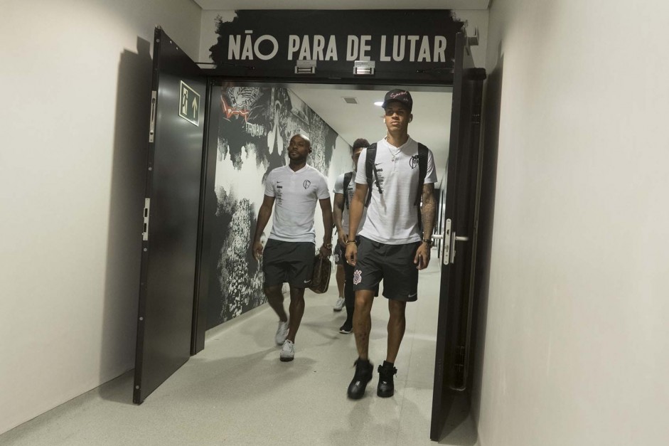 Richard e Vagner Love nos corredores da Arena Corinthians