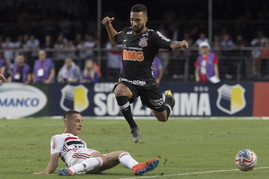 Clayson no jogo contra o So Paulo, pela final do Campeonato Paulista 2019