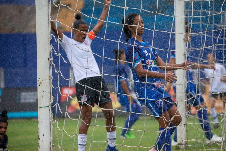 Grazy  comemora gol do Corinthians contra o Taubat, pelo Paulista Feminino