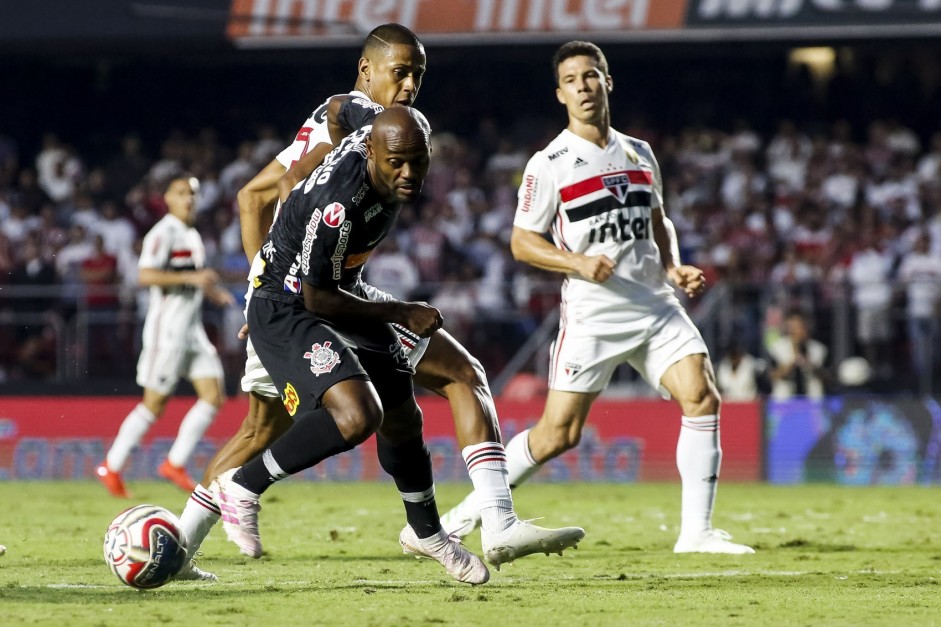 Vagner Love entrou no segundo tempo na partida contra o So Paulo, pelo Paulisto 2019