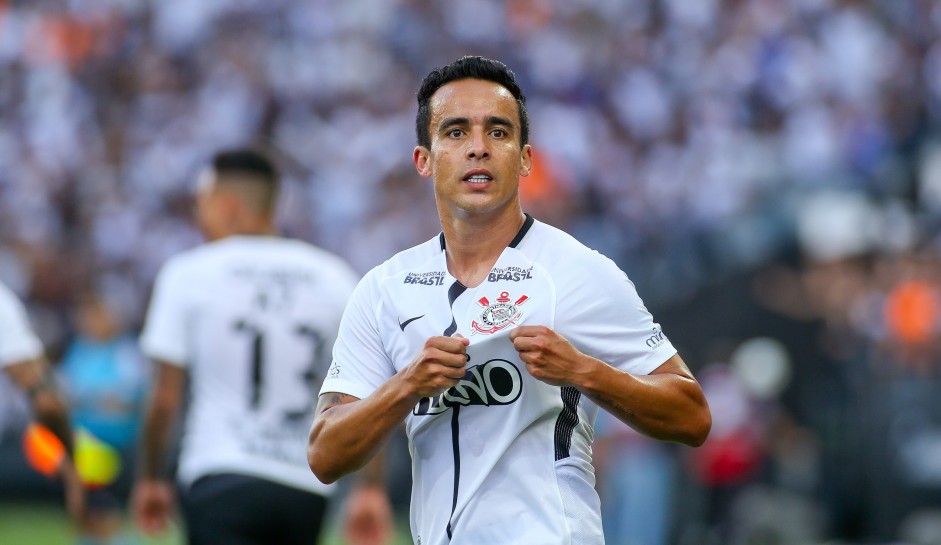 Jadson pendurou as chuteiras em 2021 e foi multicampeo no Corinthians