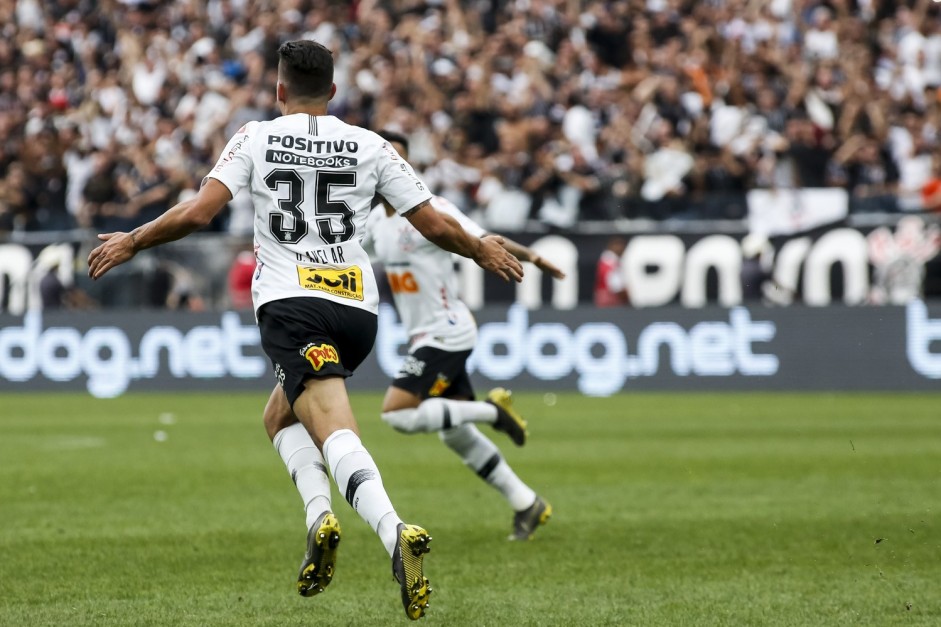 Danilo Avelar marcou o primeiro jogo contra o So Paulo, pela final do Paulisto 2019