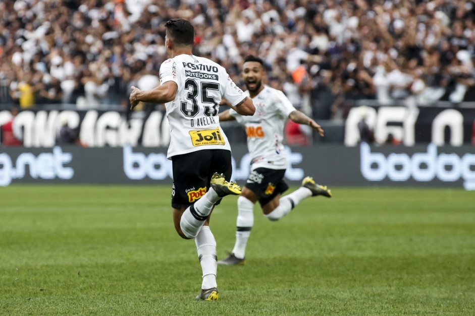 O lateral Danilo Avelar marcou o primeiro gol contra o So Paulo, pela final do Paulisto 2019