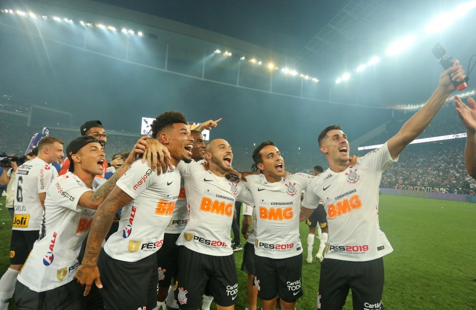 Jogadores do Corinthians em festa pelo ttulo do Paulisto 2019