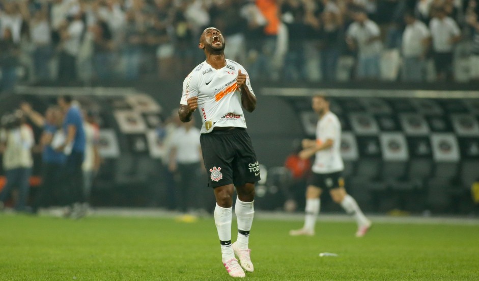 Vagner Love marcou o segundo gol do Corinthians contra o So Paulo, pela final do Paulisto