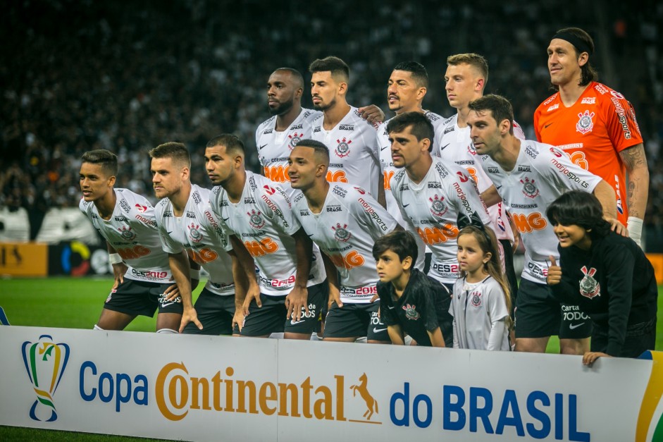Time do Corinthians no jogo contra a Chapecoense, pela Copa do Brasil, na Arena