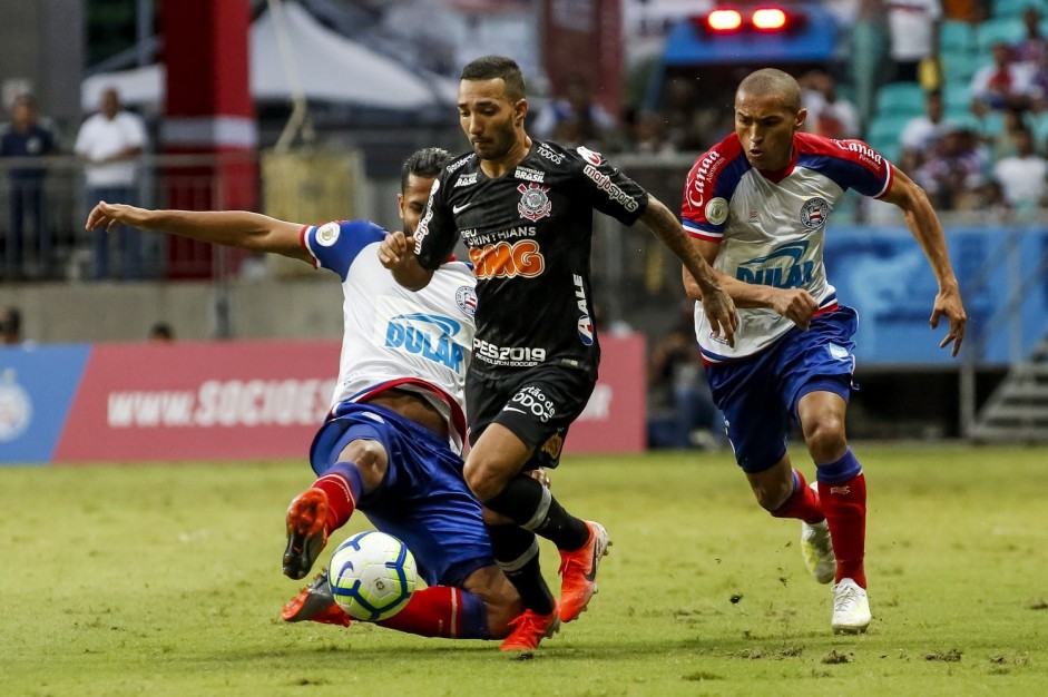 Clayson em jogada diante o Bahia, pelo Campeonato Brasileiro 2019