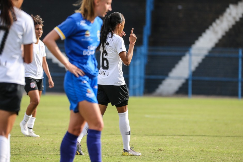 Adriana marcou dois gols contra o So Jos, pelo Paulisto Feminino