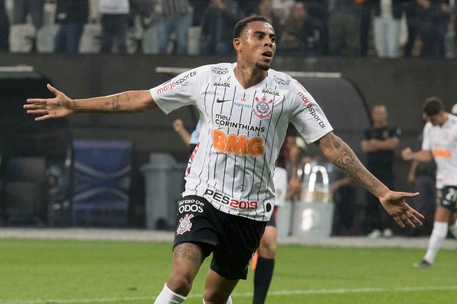Gustavo marcou o segundo do Corinthians contra o Deportivo Lara, na Arena Corinthians