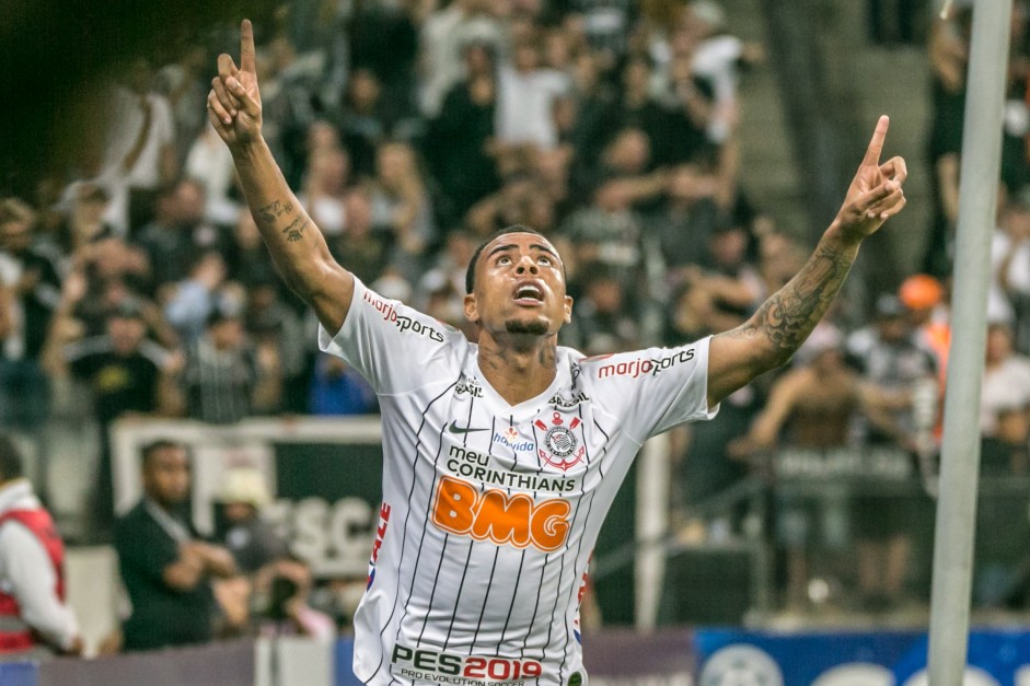 Gustavo marcou o segundo gol do Corinthians contra o Deportivo Lara, pela Sul-Americana