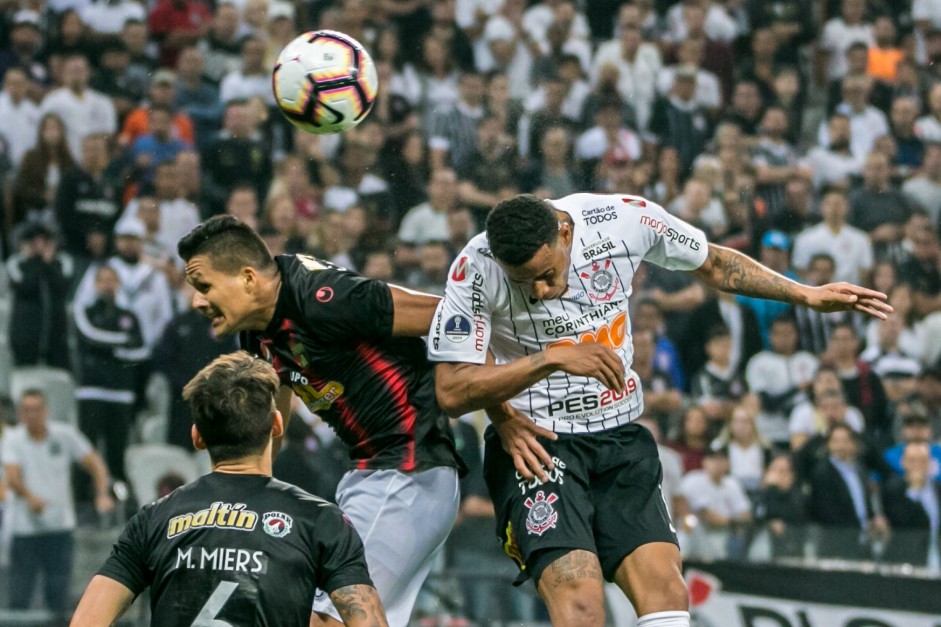 Gustavo no duelo contra o Deportivo Lara, pela Copa Sul-Americana