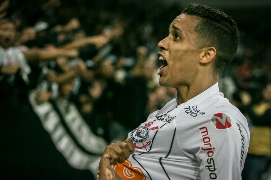 Pedrinho abriu o placar para o Corinthians ainda no primeiro tempo, contra o So Paulo