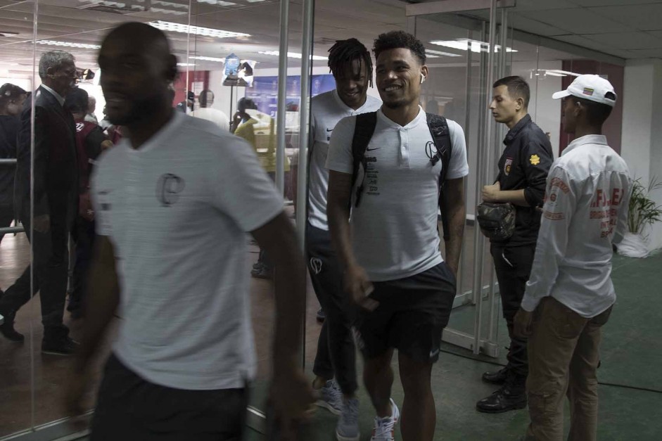 Jogadores chegam ao estdio do Deportivo Lara para duelo pela Sul-Americana