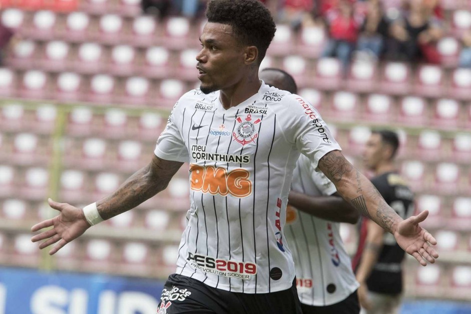 Jnior Urso marcou o primeiro gol do Corinthians contra o Deportivo Lara, na Venezuela