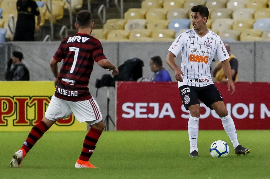 Avelar durante jogo contra o Flamengo, pela Copa do Brasil