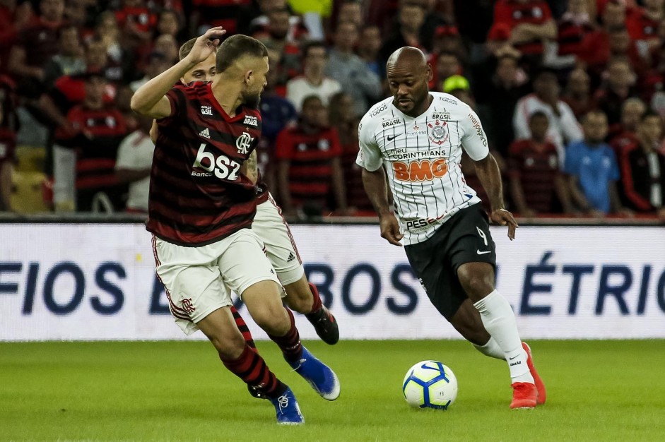 Love no duelo contra o Flamengo, pela Copa do Brasil