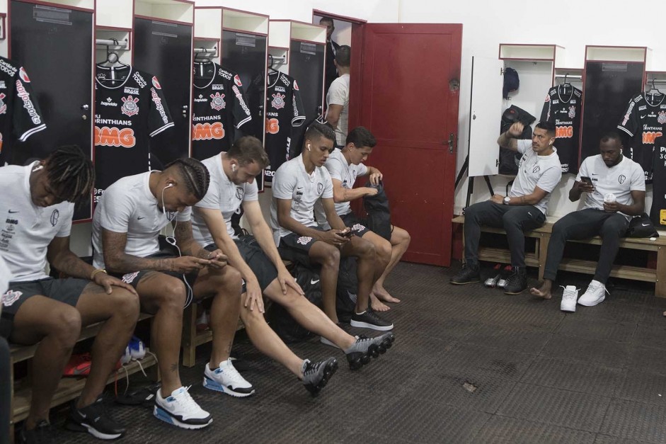 Jogadores do Corinthians antes do duelo contra o Botafogo-SP, em Ribeiro Preto