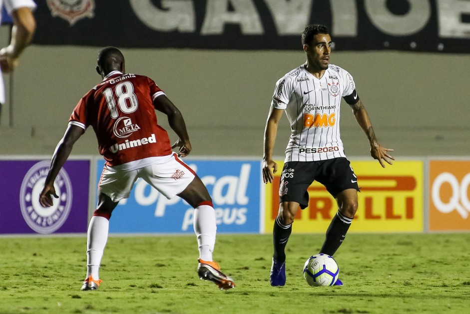 Gabriel durante amistoso entre Vila Nova e Corinthians