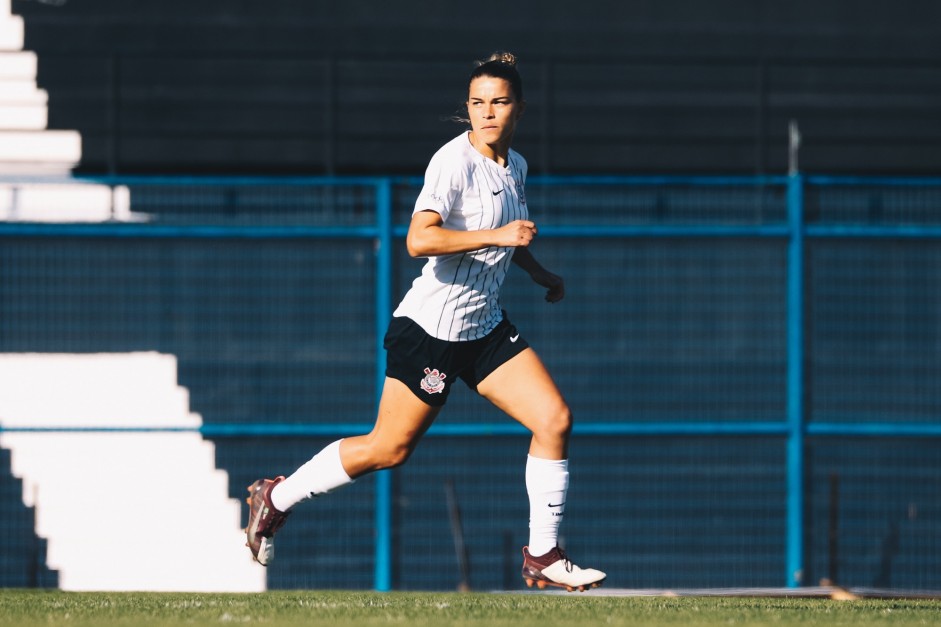 Tamires fez sua estreia com a camisa do Corinthians Feminino, contra o So Francisco