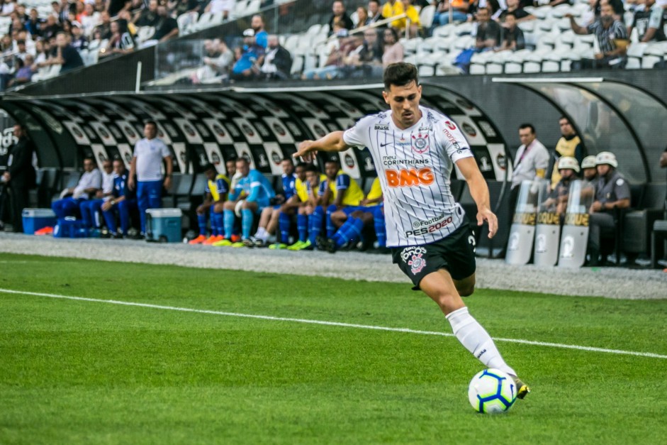 Danilo Avelar no jogo contra o CSA, pelo Campeonato Brasileiro, na Arena Corinthians