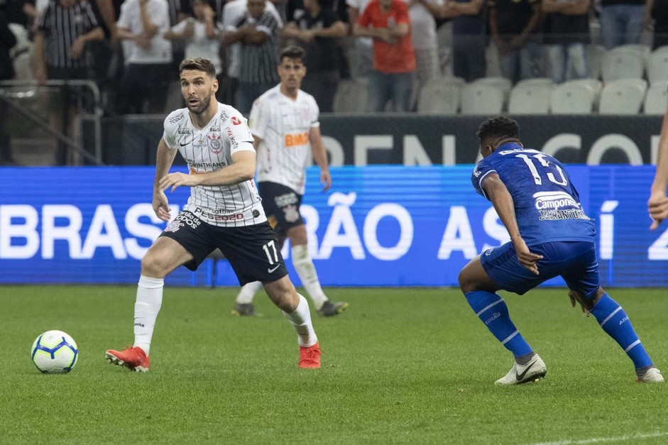 Mauro Boselli deu o passe fundamental para o gol do Corinthians contra o CSA