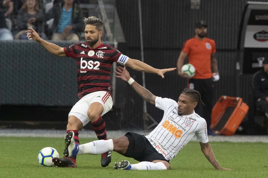 Jnior Urso durante jogo contra o Flamengo, na Arena Corinthians, pelo Brasileiro