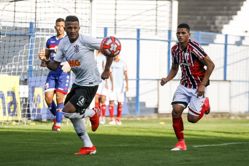 Lo Augusto no jogo contra o Botafogo, pelo Paulista Sub-20