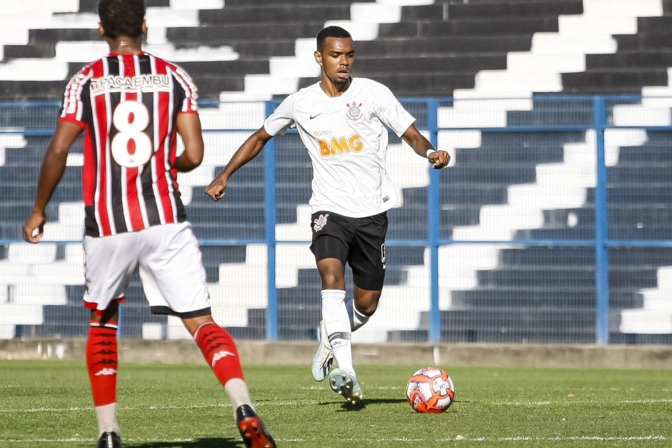 Lucas Pires no jogo contra o Botafogo, pelo Paulista Sub-20