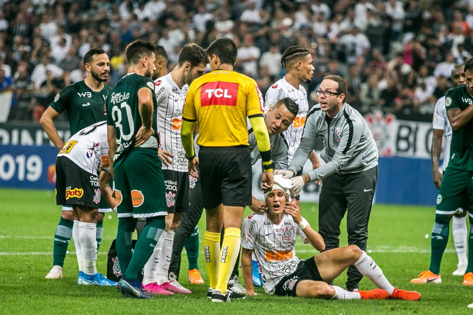 Vital se machucou no jogo contra o Gois, na Arena Corinthians