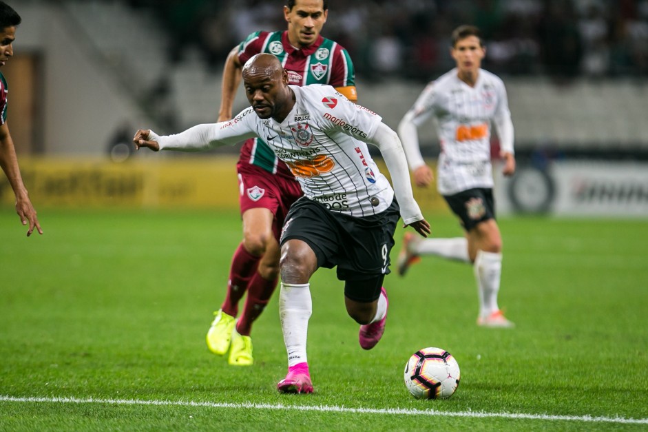 Atacante Vagner Love durante jogo contra o Fluminense, pela Sul-Americana