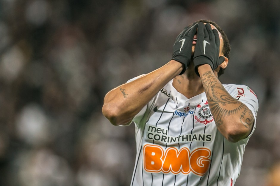 Chateado, Gustavo lamenta chance perdida contra o Fluminense, pela Sul-Americana