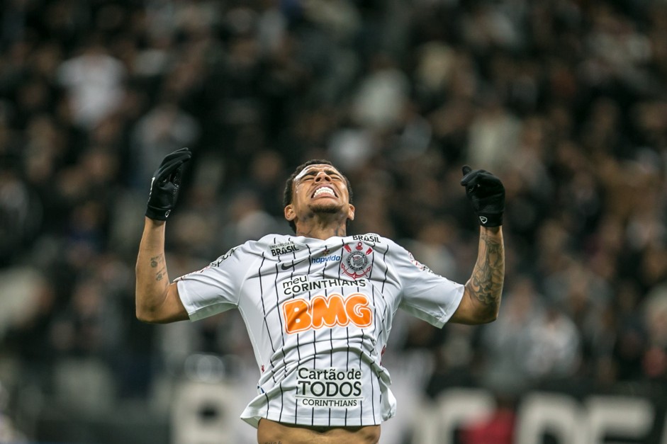 Gustagol lamenta chance perdida contra o Fluminense, na Arena Corinthians