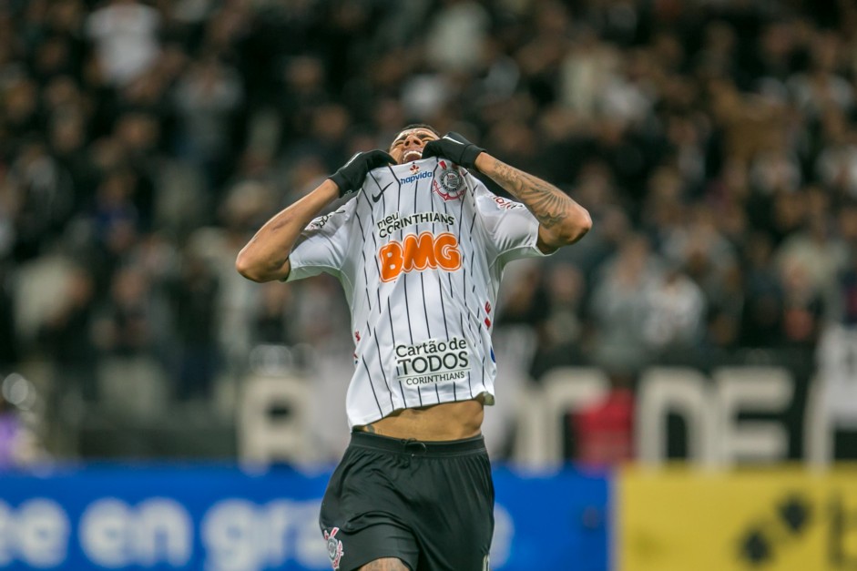 Gustavo lamenta chance perdida contra o Fluminense, pela Sul-Americana