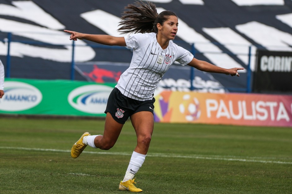 Millene comemorando seu gol contra a Ferroviria, pelo Paulista Feminino