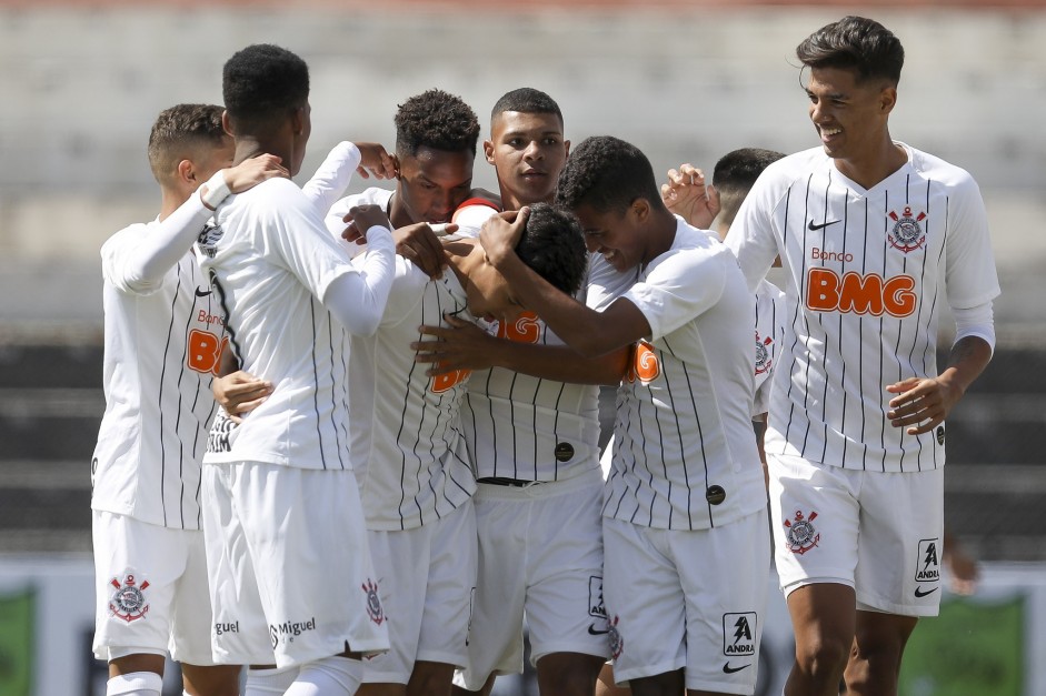 Timozinho Sub17 comemorando gols contra o Paulista, pelo estadual da categoria