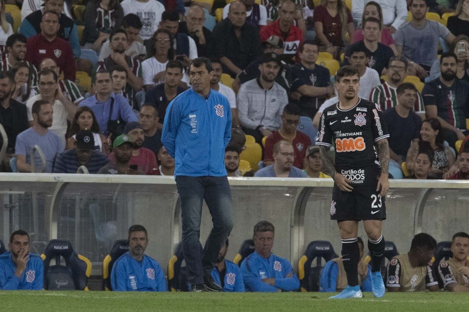 Carille e Fagner durante duelo contra o Fluminense, pela Sul-Americana, no Maracan