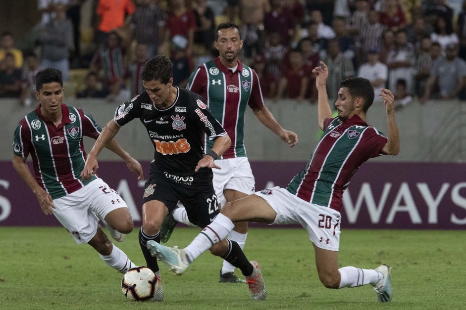 Garoto Mateus Vital durante duelo contra o Fluminense, pela Sul-Americana, no Maracan