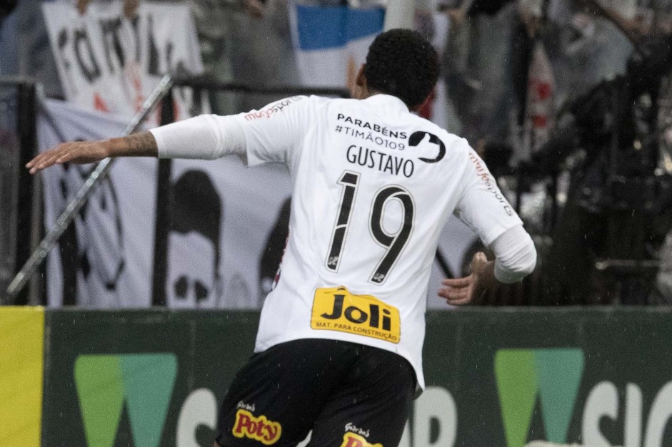 Gustavo durante jogo contra o Atltico-MG, pelo Brasileiro; atacante marcou o gol da vitria
