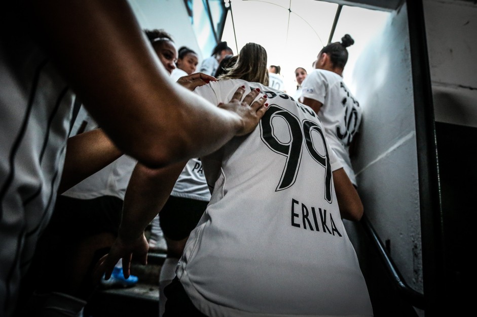 rika no vestirio antes do jogo contra o Juventus pelo Campeonato Paulista Feminino