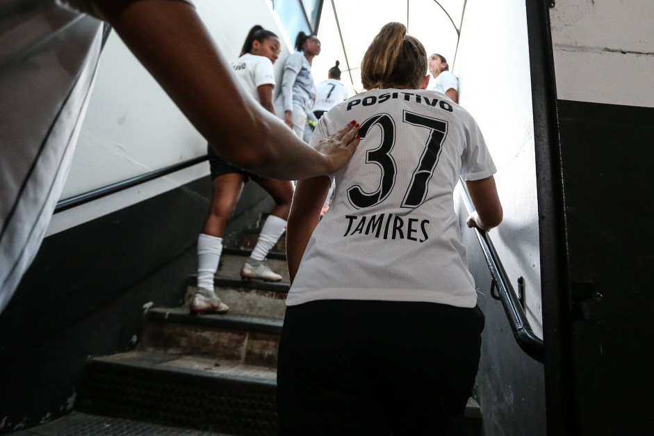 Tamires no vestirio antes do jogo contra o Juventus pelo Campeonato Paulista Feminino