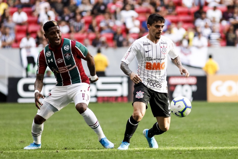 Lateral Fagner no jogo contra o Fluminense, pelo Brasileiro, no Man Garrincha