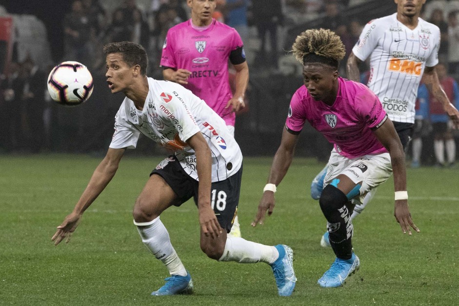 Garoto Pedrinho no duelo contra o Del Valle, na Arena Corinthians, pela Copa Sul-Americana