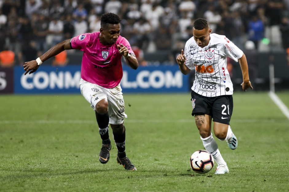 Janderson no embate contra o Del Valle, pela Copa Sul-Americana, na Arena Corinthians
