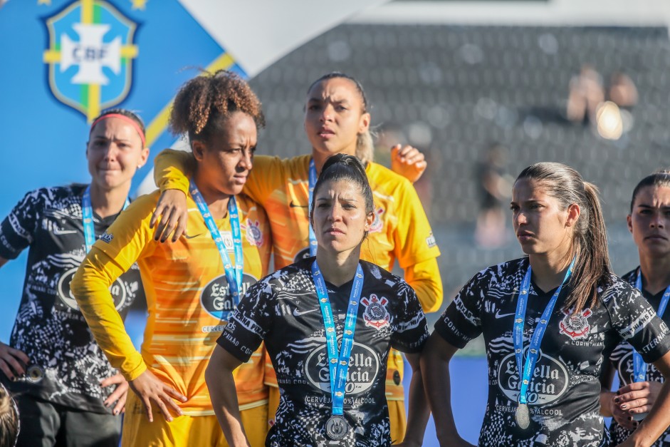 Jogadoras do Corinthians receberam medalha de vice do Brasileiro Feminino