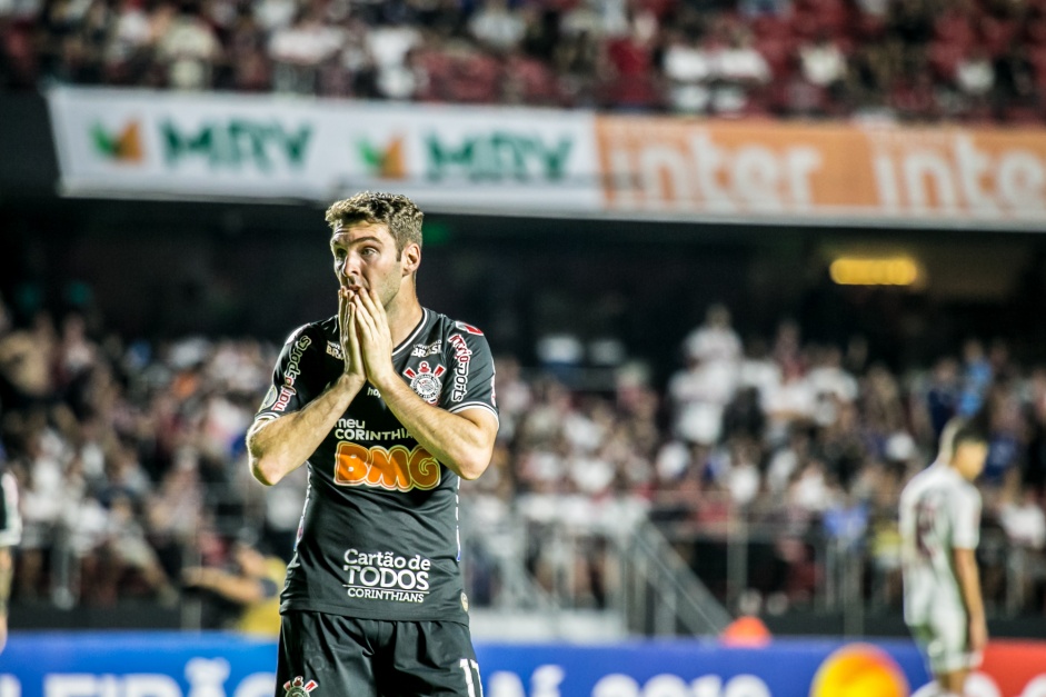 Corinthians teve nova atuao de pouca criatividade longe da Arena