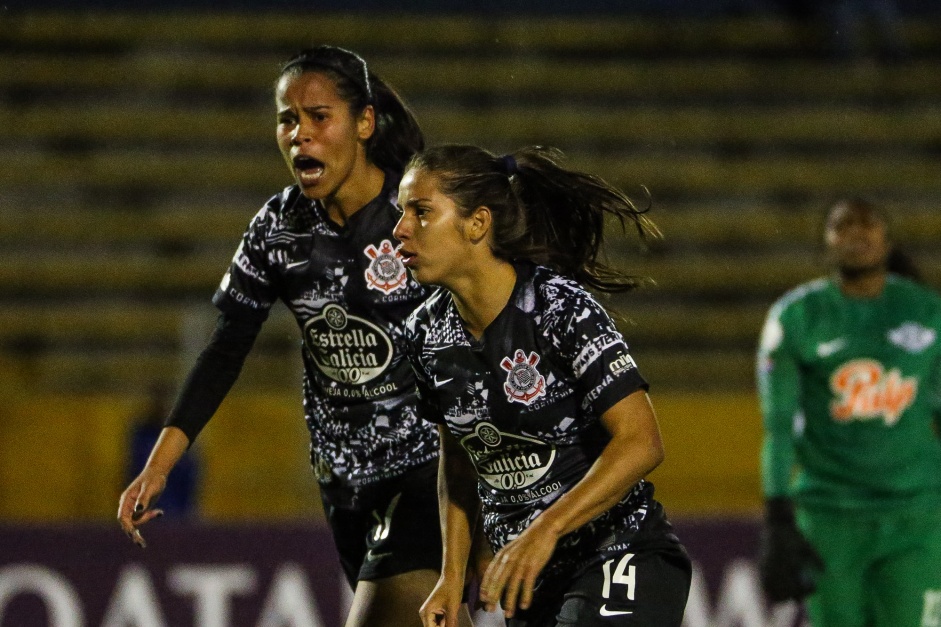 Millene e Victria durante jogo contra o Libertad/Limpeo pela Libertadores Feminina 2019